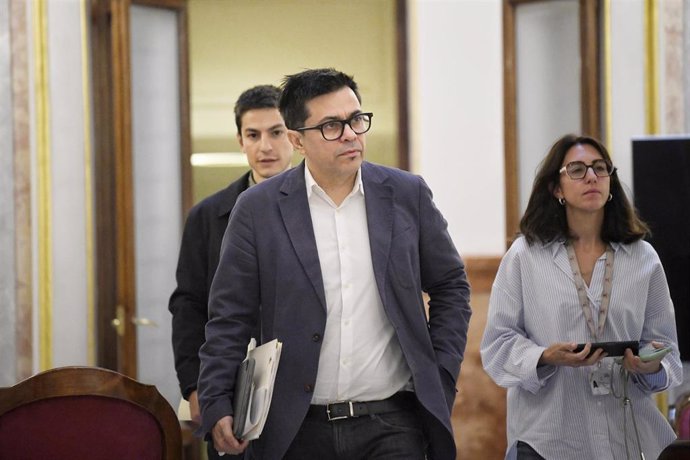 El secretario primero de la Mesa del Congreso, Gerardo Pisarello, a su llegada a una reunión de la Mesa, en el Congreso de los Diputados, a 8 de octubre de 2024, en Madrid (España).