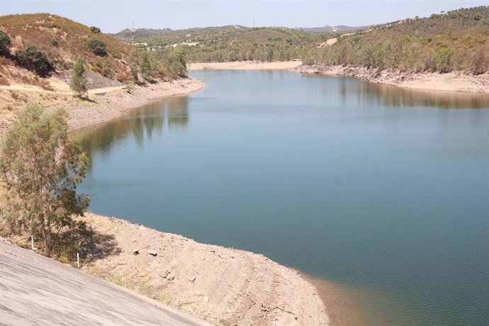 Archivo - Vista general del embalse de Aznalcóllar. A 06 de agosto de 2024, en Aznalcóllar, Sevilla.