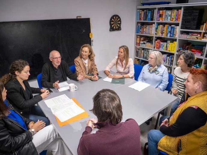 Impulsado un pionero programa que ofrece información, seguimiento y apoyo a las familias que pretenden adoptar