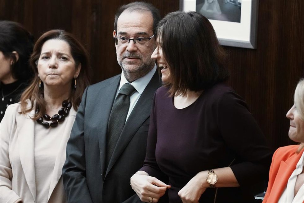 Archivo - El vicepresidente de la APM, Dimitry Berberoff (c), y la presidenta de la APM, María Jesús del Barco (d), durante el XXVI Congreso de la Asociación Profesional de la Magistratura (APM), en el Hotel Ercilla, a 1 de diciembre de 2023, en Bilbao,