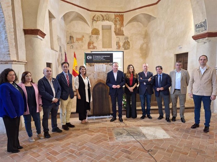 Autoridades en la inauguración del VI Congreso Internacional de Castellología: Fortificaciones de Frontera, que se celebra en Aracena (Huelva).