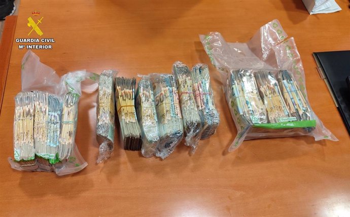 Dinero interceptado en el maletero de  un coche en Aguilar