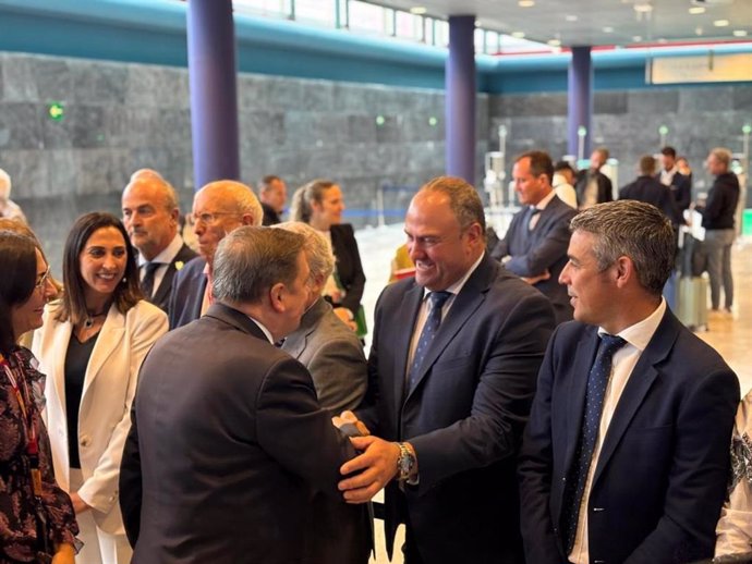 El consejero de Agricultura, Ganadería y Desarrollo Rural, Julián Martínez Lizán, en Fruit Attraction.