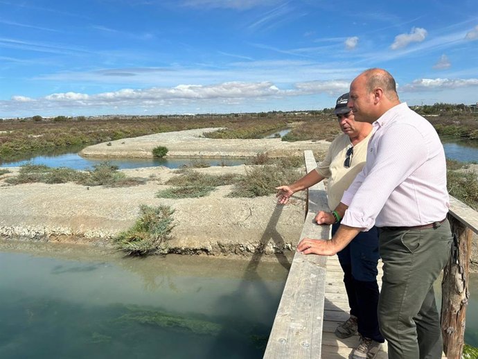 El delegado de Sostenibilidad y Medio Ambiente, Óscar Curtido, en las instalaciones de Cupimar.