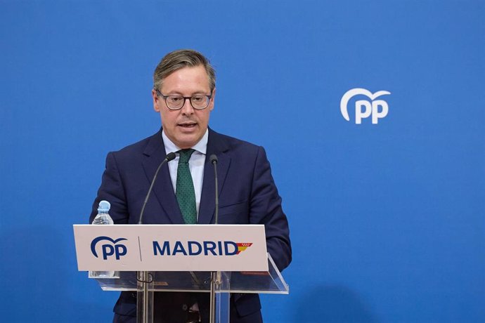 El secretario general del PP de Madrid, Alfonso Serrano, interviene en el Comité Ejecutivo Autonómico del PP de Madrid, en el Centro de Empresas de Boadilla del Monte, a 30 de septiembre de 2024, en Boadilla del Monte, Madrid (España).