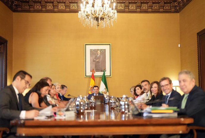 Archivo - Reunión del Consejo de Gobierno andaluz presidida por Juanma Moreno. (Foto de archivo).