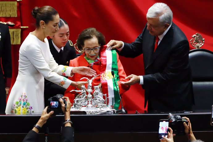 Outgoing President Andres Manuel Lopez Obrador  and President of the Chamber of Deputies Ifigenia Martínez