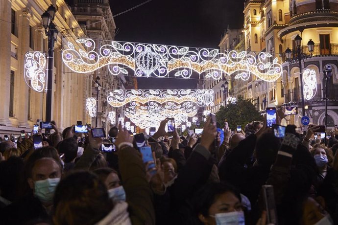 Archivo - Imagen de archivo de luces de Navidad en la avenida de la Constitución de Sevilla.