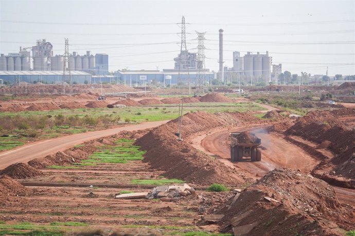 Archivo - Vista de las obras de la gigafactoría de PowerCo Spain, a 18 de julio de 2024, en Valencia, Comunidad Valenciana (España). 