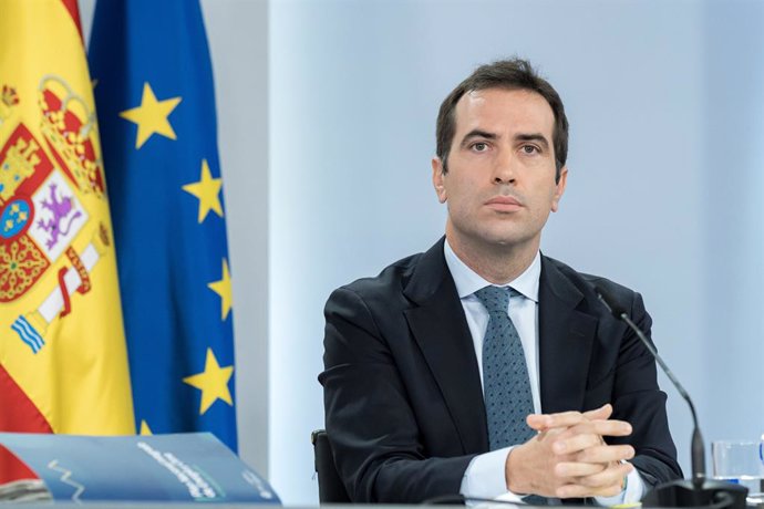 El ministro de Economía, Carlos Cuerpo, durante una rueda de prensa posterior al Consejo de Ministros, en el Palacio de La Moncloa, a 24 de septiembre de 2024, en Madrid (España). El Consejo de Ministros de hoy aprobará una nueva actualización de las prev