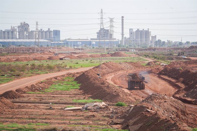 Archivo - Arxiu - Vista de les obres de la gigafactoría de PowerCo Spain, a 18 de juliol del 2024, a València, Comunitat Valenciana (Espanya). 