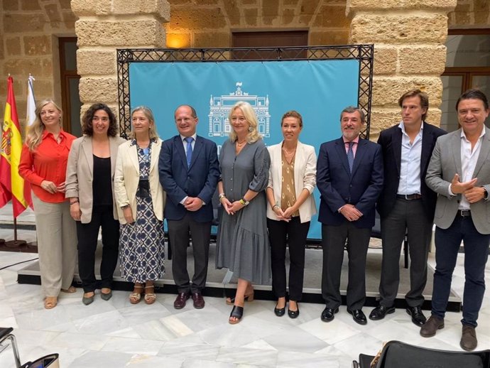 La delegada de la Junta de Andalucía en la provincia de Cádiz, Mercedes Colombo, preside el Día del Galeón en Cádiz