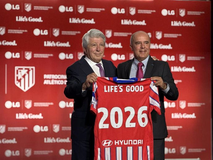 Enrique Cerezo, presidente del Club Atlético de Madrid, y Jaime de Jaraíz, presidente y CEO de LG España