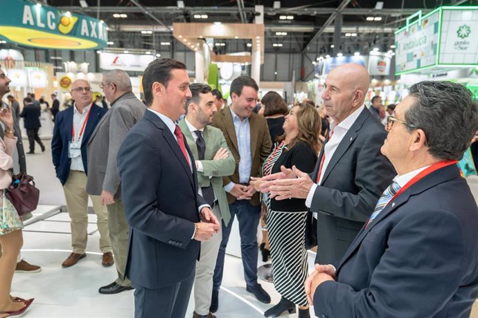 El presidente de la Diputación de Almería, Javier A. García en la primera jornada de la feria 'Fruit Attraction' .