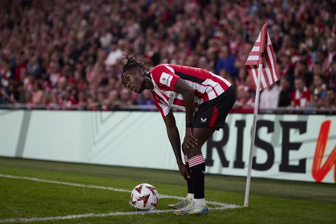 Nico Williams of Athletic Club looks on during the Europa League match between Athletic Club and AZ Alkmaar at San Mames on October 3, 2024, in Bilbao, Spain.