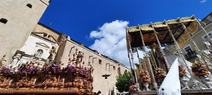 Encuentro en el Domingo de Resurrección de la Semana Santa de Badajoz