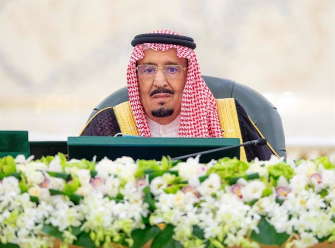 Archivo - March 20, 2024, Saudi Arabia: Saudi King Salman bin Abdulaziz Al Saud chairs the Council of Ministers session, in Jeddah, Saudi Arabia, on March 20, 2024