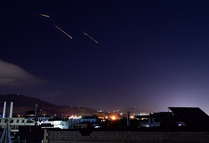 DAMASCUS, Oct. 2, 2024  -- Projectiles believed to be Iranian missiles are pictured above Damascus, Syria, on Oct. 1, 2024. The Israeli military said in a statement on Tuesday that Iran fired about 100 missiles at Jerusalem and Israel in the evening.