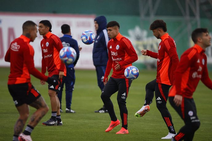 Futbol, Entrenamiento seleccion chilena.  Entrenamiento seleccion chilena realizado en el Complejo Deportivo Juan Pinto Duran.  Santiago, Chile.  08/10/2024  Dragomir Yankovic/Photosport    Football, Trainning session Chile.  Chilean national team