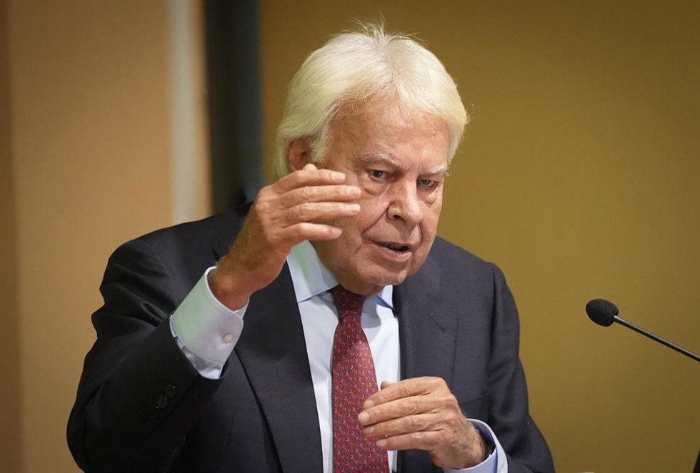 Archivo - El expresidente del Gobierno Felipe González durante su intervención en el acto. A 13 de junio de 2024, en Sevilla (Andalucía, España). 