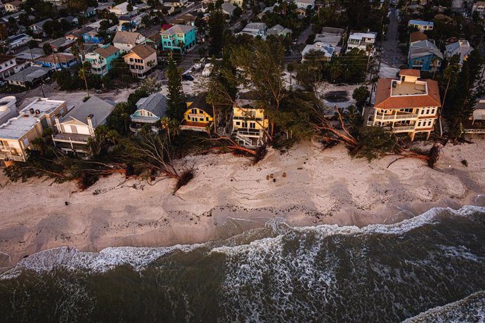 FILED - 27 September 2024, US, Treasure Island: An aerial view of Treasure Island shows the damage on Gulf to Bay Blvd from beach sand and flood after Hurricane Helene hits Florida. Photo: Dave Decker/ZUMA Press Wire/dpa