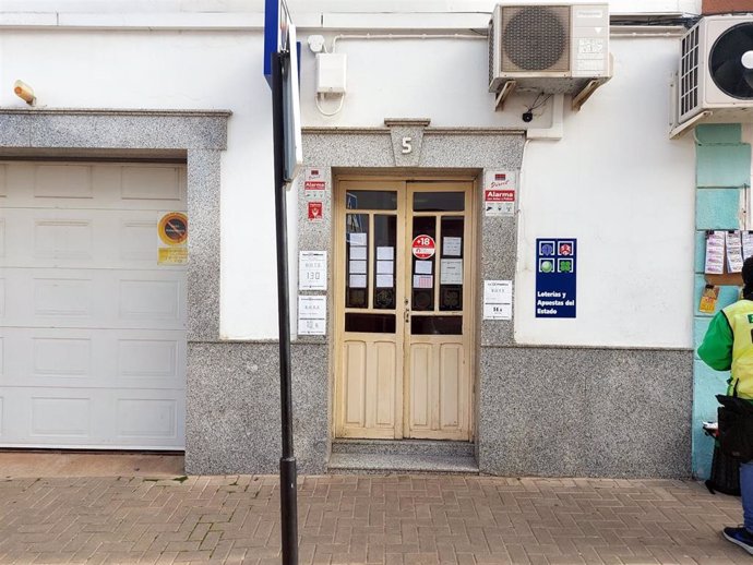 Despacho receptor de loterías en la calle Carmen, número 5 de Villafranca de los Barros.