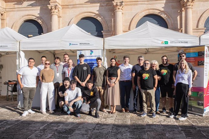 Alumnos de formación profesional, en la Feria de Novedades de Bongrup.