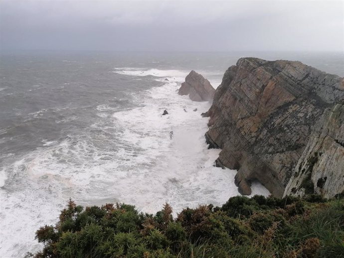 Archivo - Temporal en la zona de Cabo Peñas