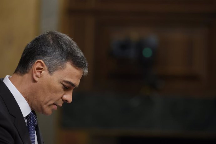 El presidente del Gobierno, Pedro Sánchez, durante una sesión de control al Gobierno, en el Congreso de los Diputados, a 9 de octubre de 2024, en Madrid (España). Durante la sesión de control, el presidente del Gobierno ha hablado sobre la política migrat