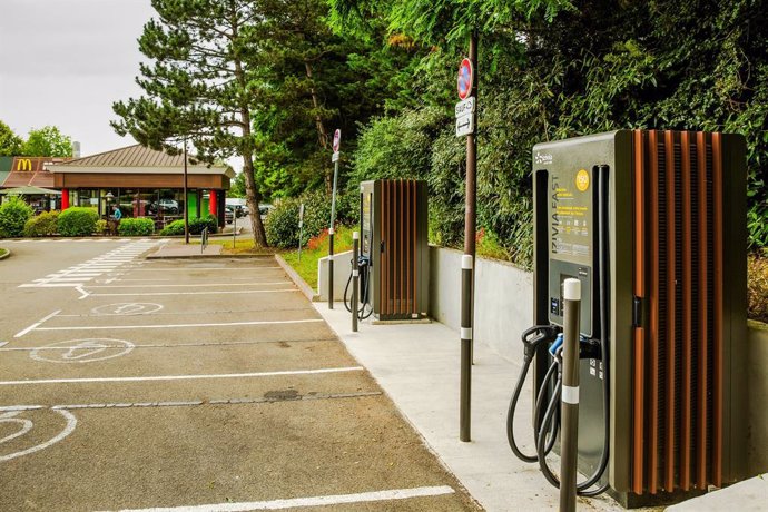 Delta Selected to Provide Ultra-fast 200kW DC EV Chargers for IZIVIA FASTs Charging Network at McDonalds France