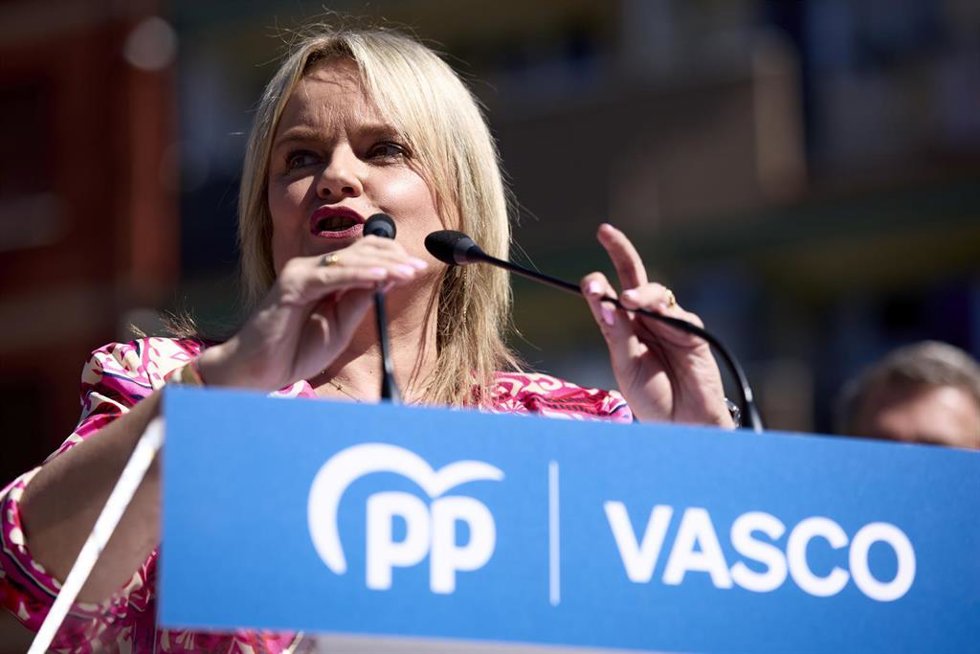 Archivo - La senadora del PP y hermana del fallecido María del Mar Blanco, interviene durante el homenaje al concejal del PP Miguel Ángel Blanco, en la Escultura por las Víctimas del Terrorismo, a 10 de julio de 2024, en Ermua, Vizcaya, País Vasco (Espa