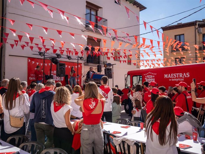 Telepizza ha sorprendido a los vecinos de Juseu con un reconocimiento muy especial creando una pizza con uno de los ingredientes más típicos de la zona, la 'Montañesa Maestra'