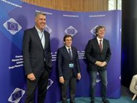 Almeida pide en Bruselas y ante Nadia Calviño financiación para empezar a construir vivienda "lo más rápido posible"