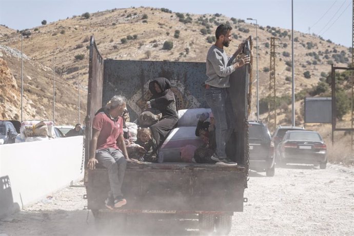 Desplazados en la frontera siria que huyen de los ataques israelíes sobre Líbano