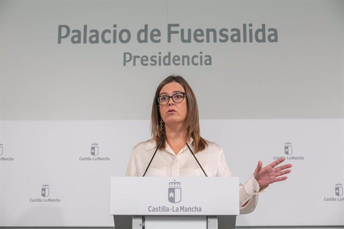 La consejera Portavoz del Gobierno regional, Esther Padilla, comparece en rueda de prensa, en el Palacio de Fuensalida, para informar sobre los acuerdos adoptados el Consejo de Gobierno