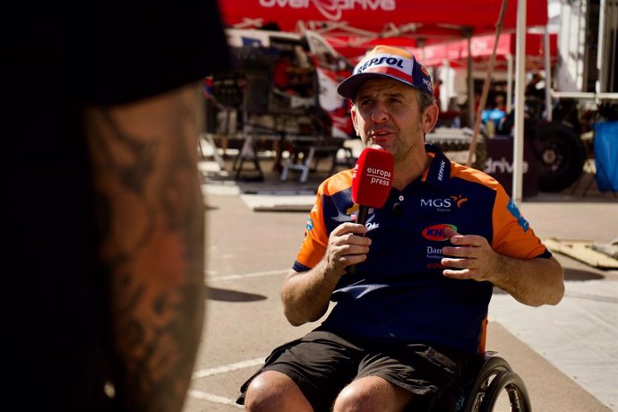 El piloto español Isidre Esteve (Toyoya Repsol), en una entrevista a Europa Press en el Rally de Marruecos (Marrakech).