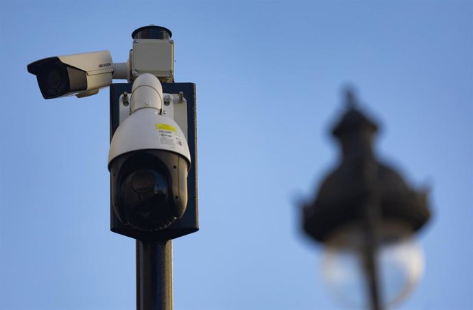 Archivo - Cámara de vigilancia instalada en las inmediaciones de la Puerta del Sol