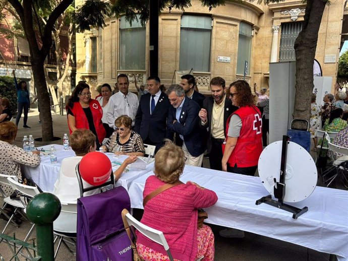 El vicepresidente de la Diputación de Almería, Ángel Escobar, en la celebración del Día de la Banderita de Cruz Roja.