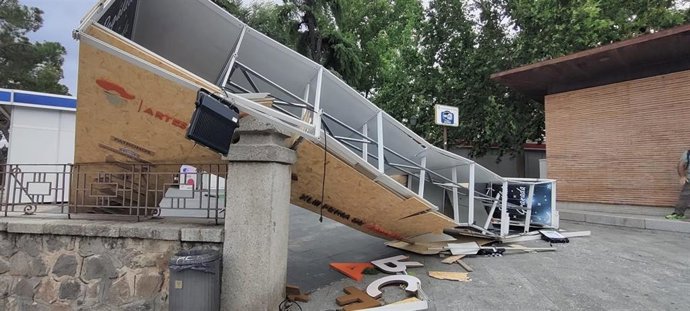 El viento destroza el pórtico de Farcama