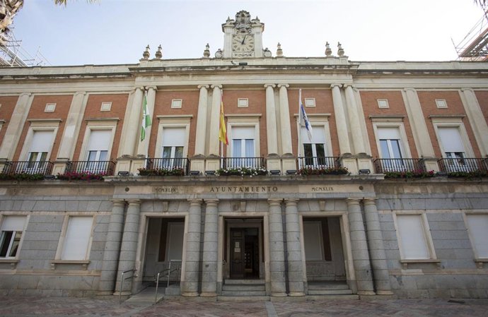 Archivo - Fachada del Ayuntamiento de Huelva.