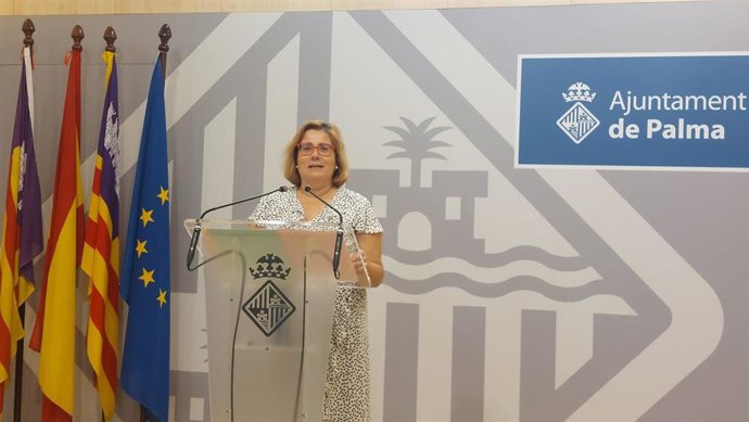 La portavoz del Ayuntamiento de Palma, Mercedes Celeste, durante la rueda de prensa tras la Junta de Gobierno.