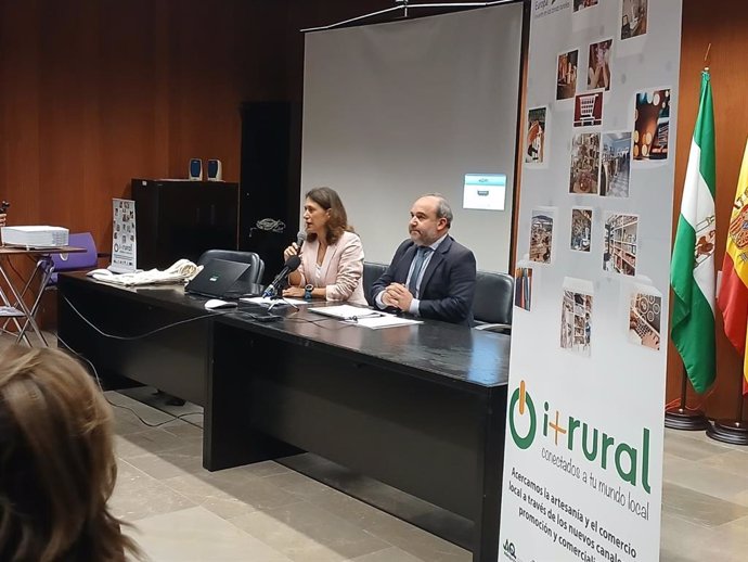 La delegada territorial de Agricultura presenta i+Rural.