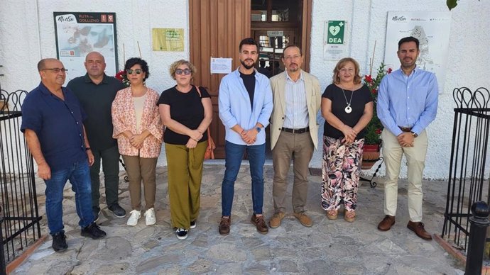 Visita del delegado de Cultura de la Junta en Granada, Fernando Egea, en el centro en la foto, junto con el alcalde de Moclín, Marco Pérez