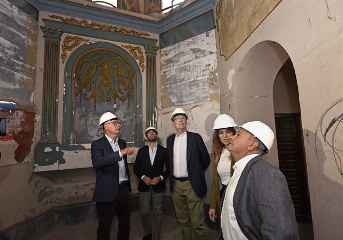 El alcalde de Murcia, José Ballesta, visita la ermita del Salitre