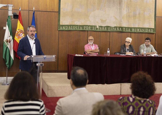 El secretario general del PSOE-A, Juan Espadas, este miércoles en la jornada con expertos sobre virus del Nilo.