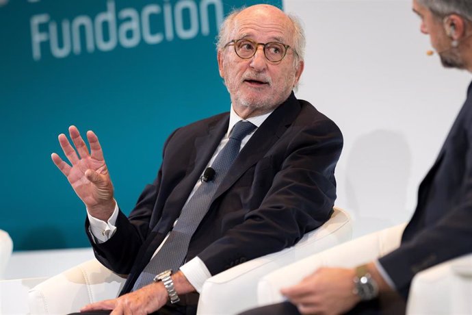 El presidente de Repsol, Antonio Brufau, interviene durante la jornada para 'La transformación industrial hacia el Net Zero', en el Campus Repsol, a 9 de octubre de 2024, en Madrid (España). Organizado por la Fundación Repsol, este evento se celebra con m