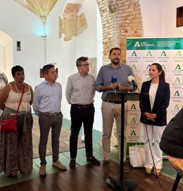 Inauguración en Lepe de la exposición 'Arte y bienestar: el vínculo entre trabajo y salud mental' de Faisem.