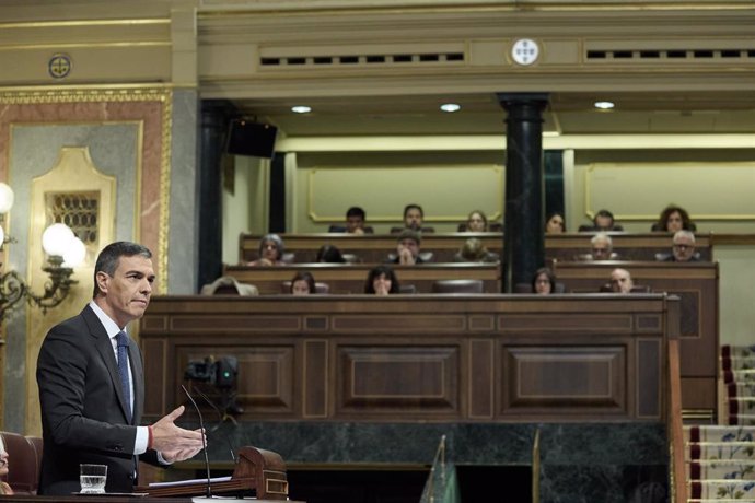 El presidente del Gobierno, Pedro Sánchez, interviene durante una sesión plenaria, en el Congreso de los Diputados, a 9 de octubre de 2024, en Madrid (España). Durante la sesión de control, el presidente del Gobierno ha hablado sobre la política migratori