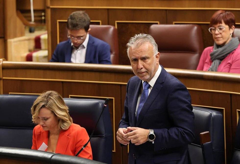 El ministro de Política Territorial y Memoria Democrática, Ángel Víctor Torres, interviene durante una sesión de control al Gobierno, en el Congreso de los Diputados, a 25 de septiembre de 2024, en Madrid (España). Durante la sesión de control, el Gobie