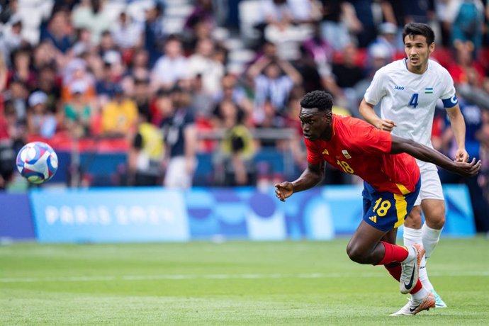 Archivo - Samu Omorodion (ESP) in action during the Men's Group C, first round, football match played between Uzbekistan and Spain at Parc des Princes stadium during the Paris 2024 Olympics Games on July 24, 2024 in Paris, France.